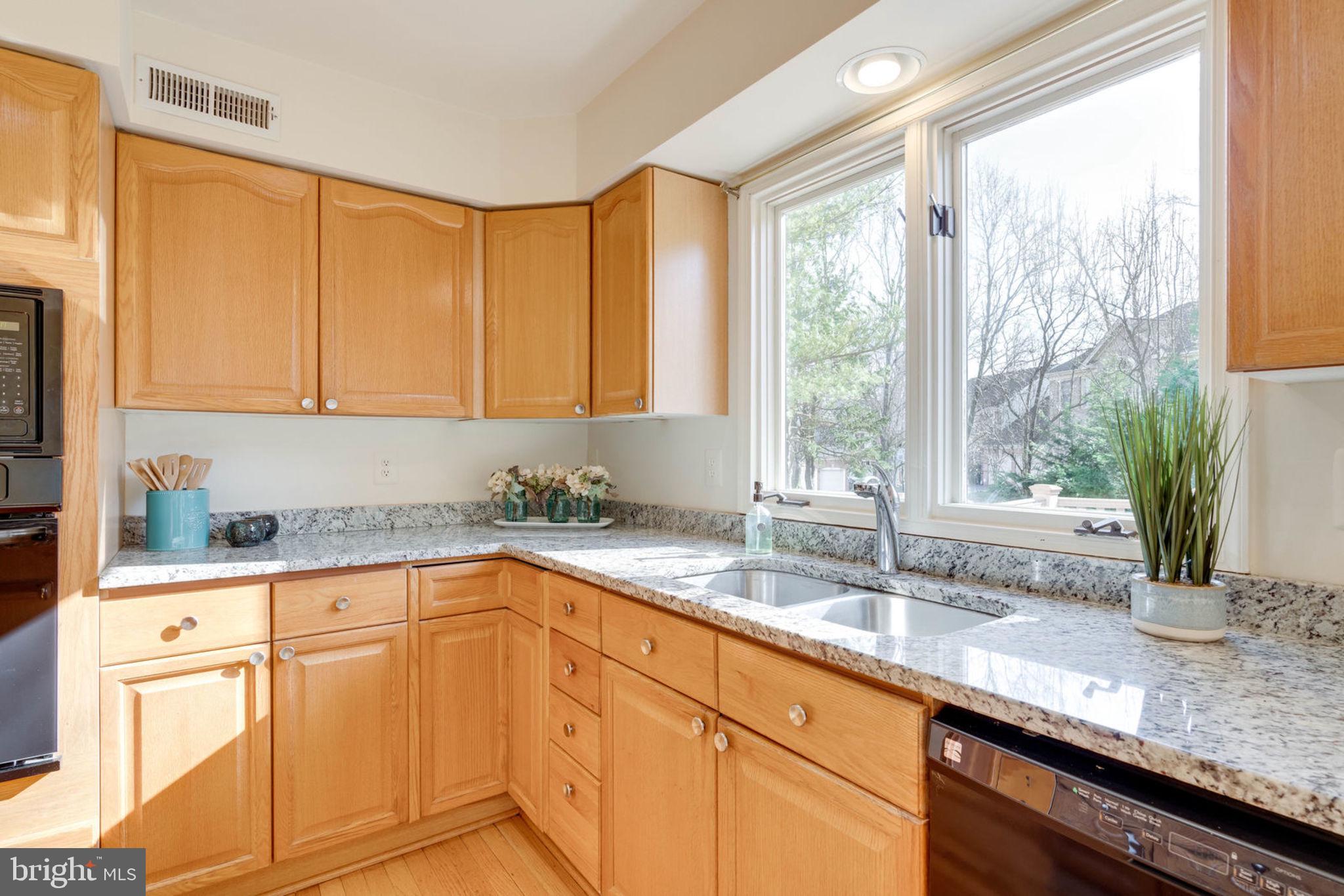 8111 Ridge Creek Way Springfield, VA 22153 - Photo 10 of 43 Beautiful Granite Counters