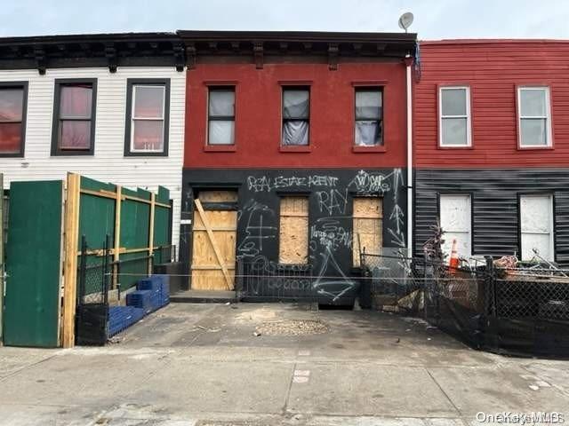 a view of entrance of the house