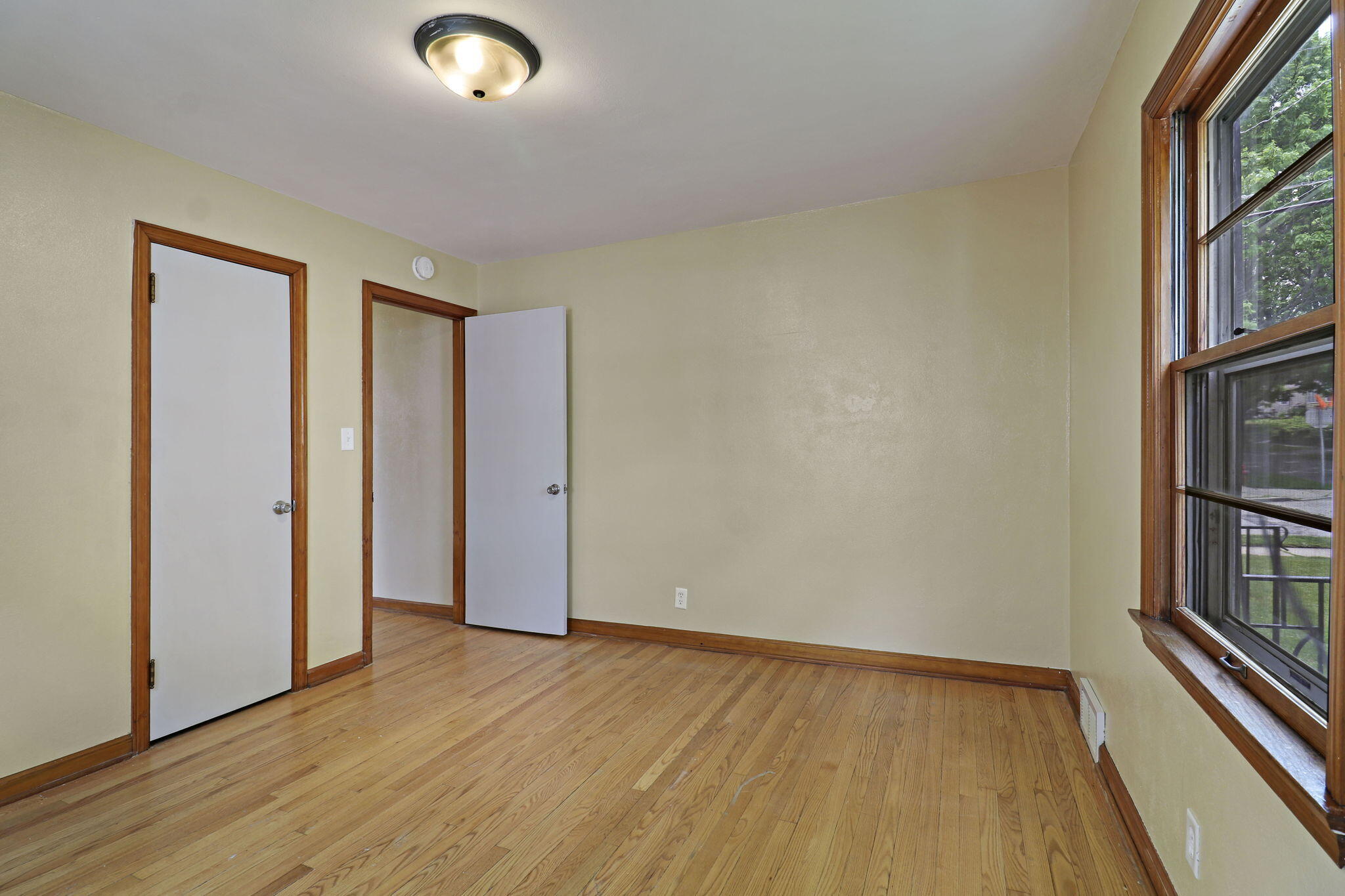 5237 35th Avenue Kenosha, WI 53144 - Photo 9 of 22 12-web-or-mls-5237 35th Ave, Kenosha, WI