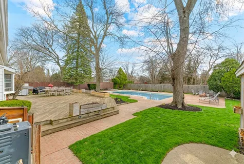 $750,000 | 31 Mulberry E Road, Deerfield, IL 60015