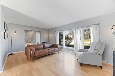 $750,000 | 31 Mulberry E Road, Deerfield, IL 60015