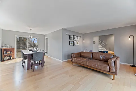 $750,000 | 31 Mulberry E Road, Deerfield, IL 60015