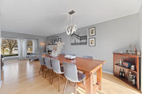 $750,000 | 31 Mulberry E Road, Deerfield, IL 60015