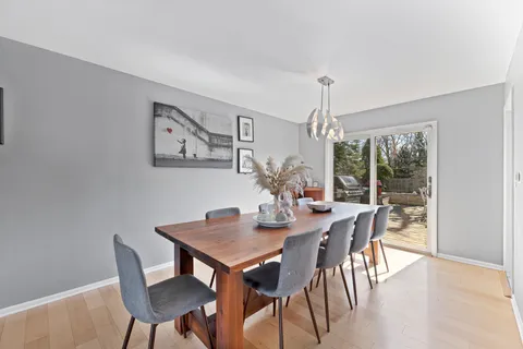 $750,000 | 31 Mulberry E Road, Deerfield, IL 60015