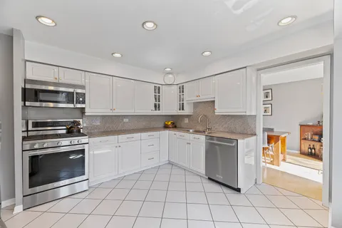 $750,000 | 31 Mulberry E Road, Deerfield, IL 60015