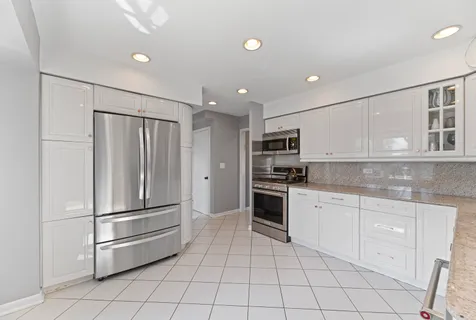 $750,000 | 31 Mulberry E Road, Deerfield, IL 60015