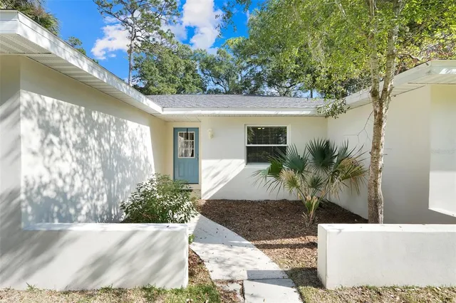 a view of outdoor space yard and porch