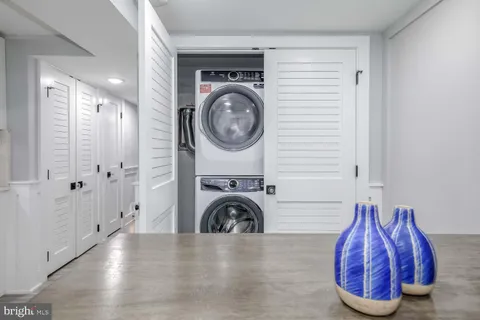 a view of living room with washer and dryer