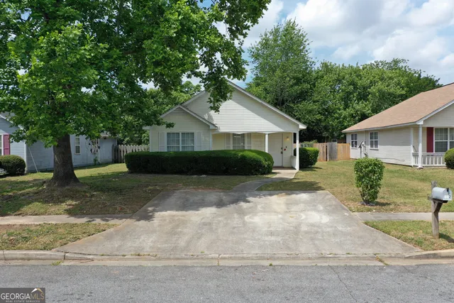$168,900 | 302 Kensington Circle, Warner Robins, GA 31093