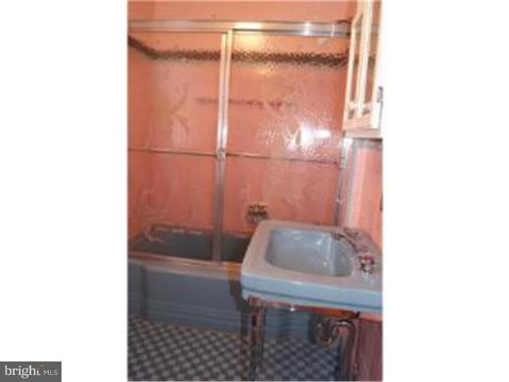 1101 East Darby Road Havertown, PA 19083 - Photo 18 of 20 a bathroom with a sink and tub