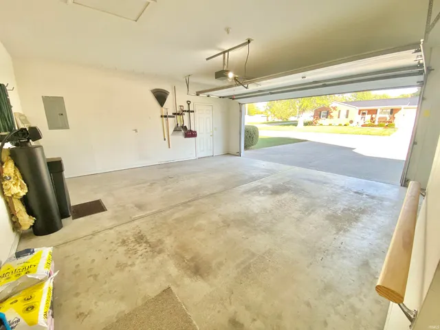 $184,900 | 208 Enterprise Street, Lynn, IN 47355