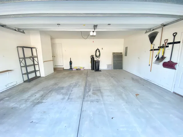 $184,900 | 208 Enterprise Street, Lynn, IN 47355