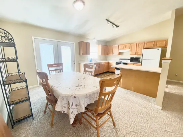 $184,900 | 208 Enterprise Street, Lynn, IN 47355