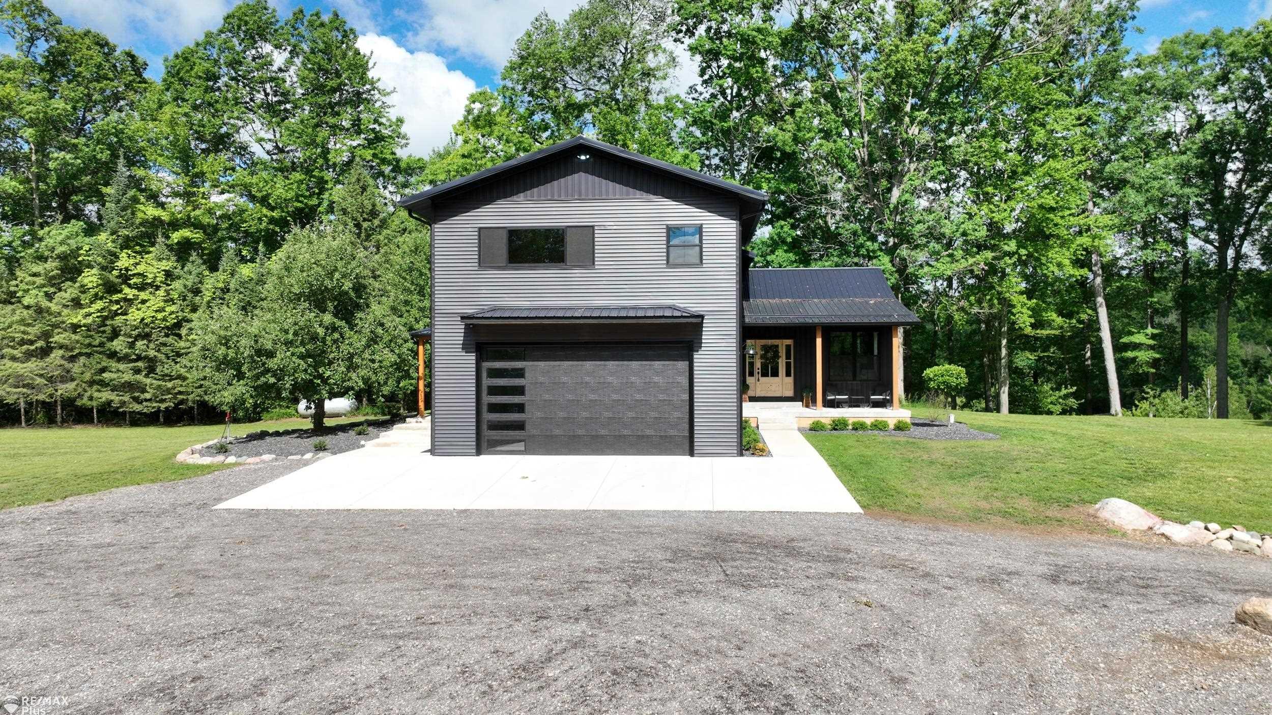 381 Miller Lake Road Columbiaville, MI 48421 - Photo 3 of 95