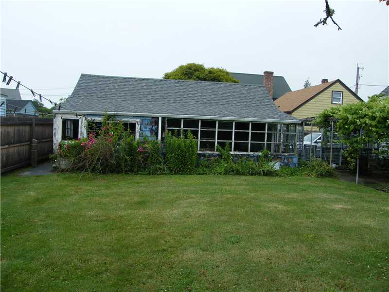 125 Old Fort Road Newport, RI 02840 - Photo 3 of 13 Parking Lot/Garage.