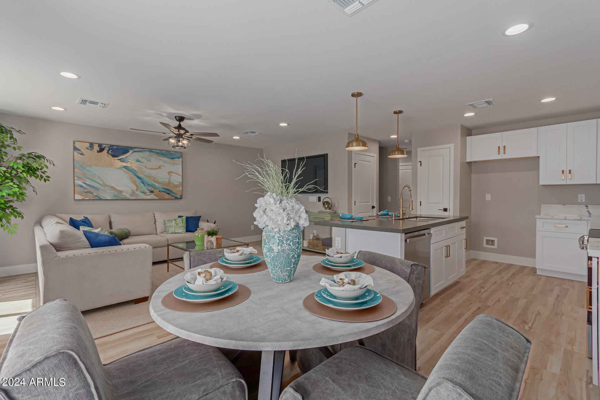 825 West Dobbins Road Phoenix, AZ 85041 - Photo 9 of 62 11 - Dobbins