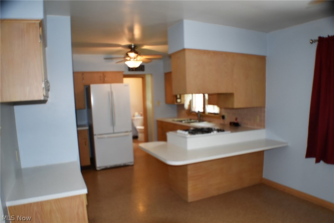 2155 Springfield Center Road Akron, OH 44312 - Photo 10 of 35 Breakfast bar area at the kitchen