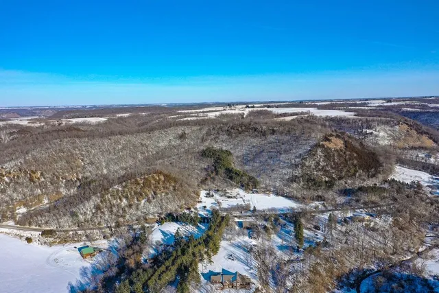 $599,000 | 28890 County 25 South, Peterson, MN 55962