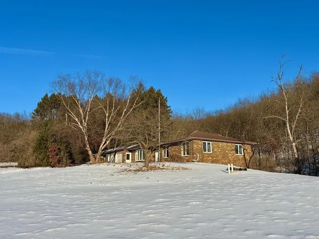 $599,000 | 28890 County 25 South, Peterson, MN 55962