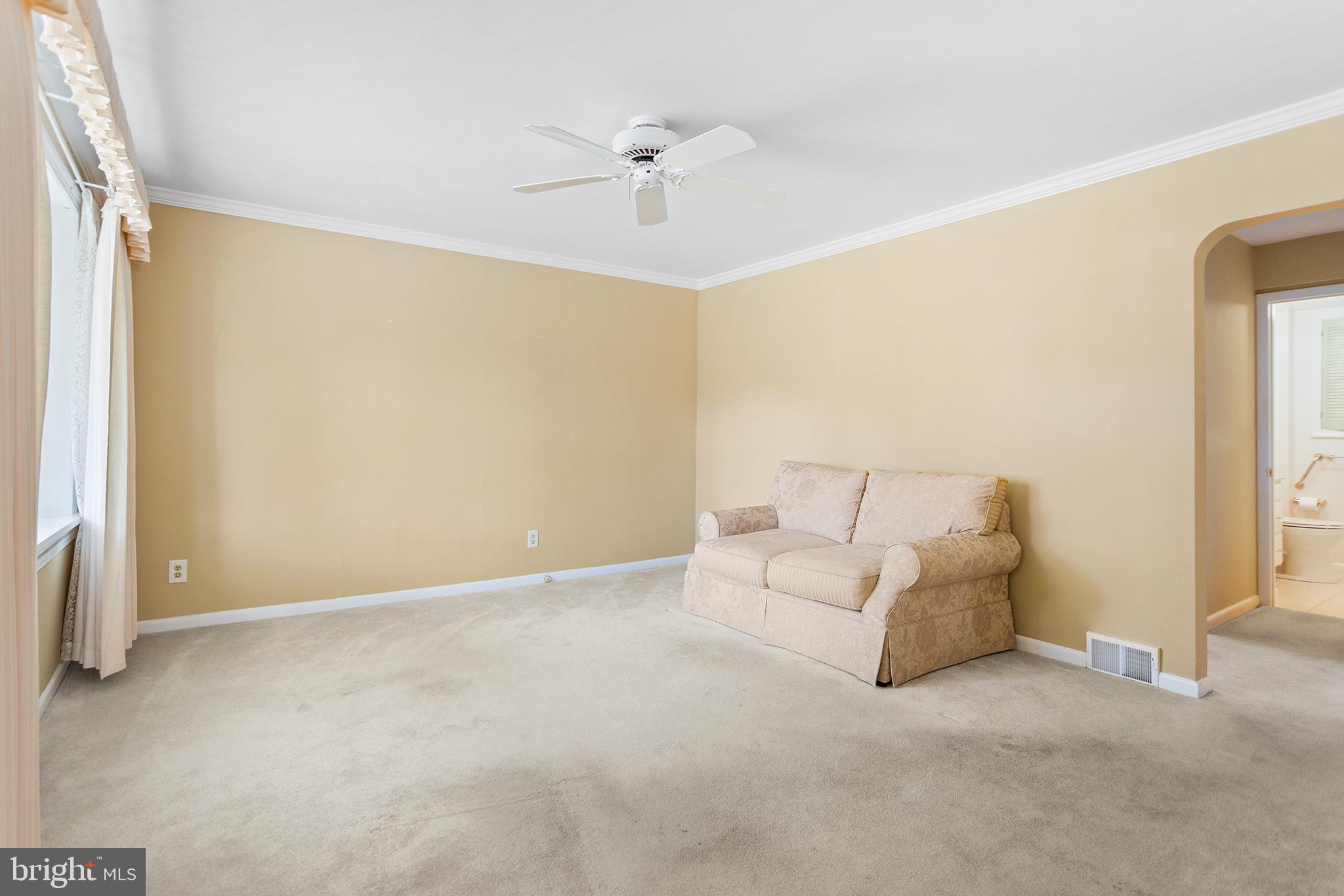 421 Lawrence Road Havertown, PA 19083 - Photo 3 of 26