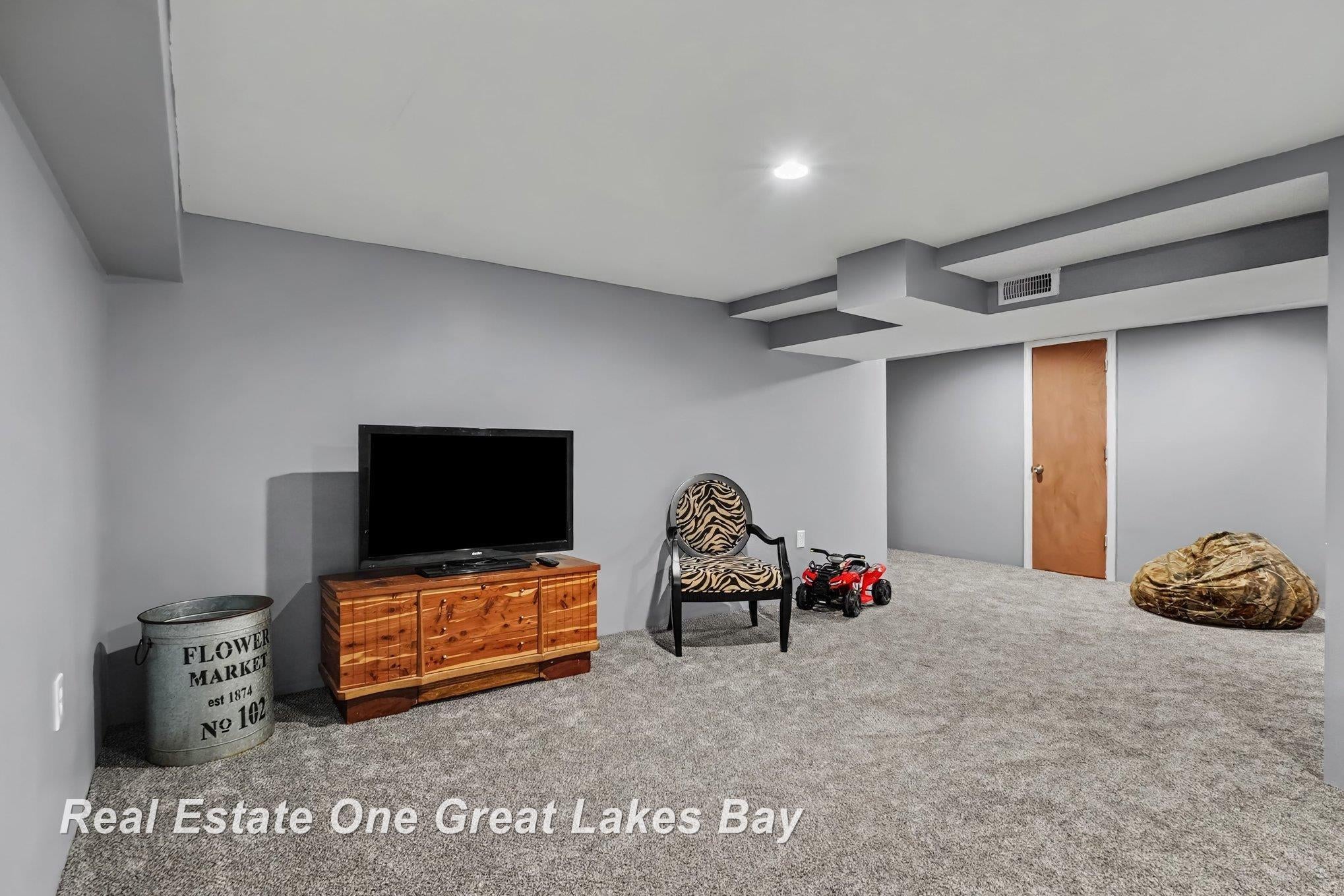 4426 9 Mile Road Auburn, MI 48611 - Photo 21 of 37 Gallery Image 21