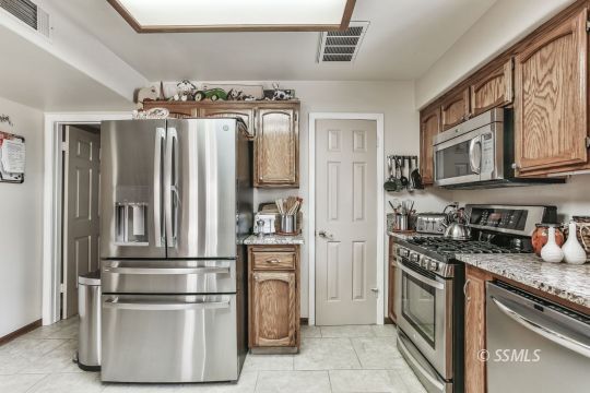2117 South Del Rosa Drive Ridgecrest, CA 93555 - Photo 6 of 44 Gallery Image 6