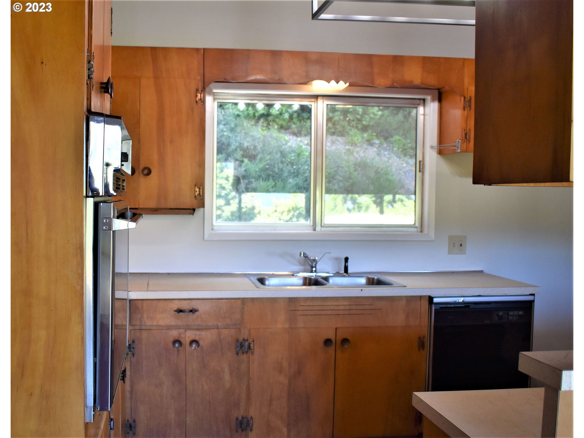 95144 Marchmont Road Gold Beach, OR 97444 - Photo 9 of 34 a kitchen with stainless steel appliances a sink and a window