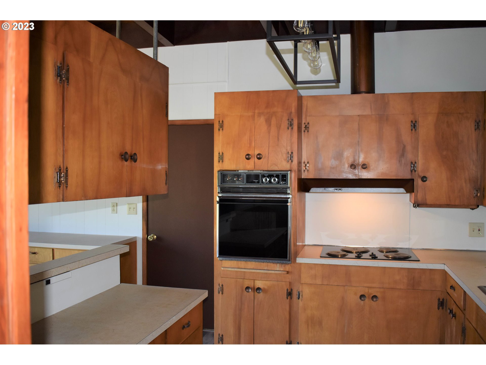 95144 Marchmont Road Gold Beach, OR 97444 - Photo 10 of 34 a kitchen with stainless steel appliances a stove and a refrigerator