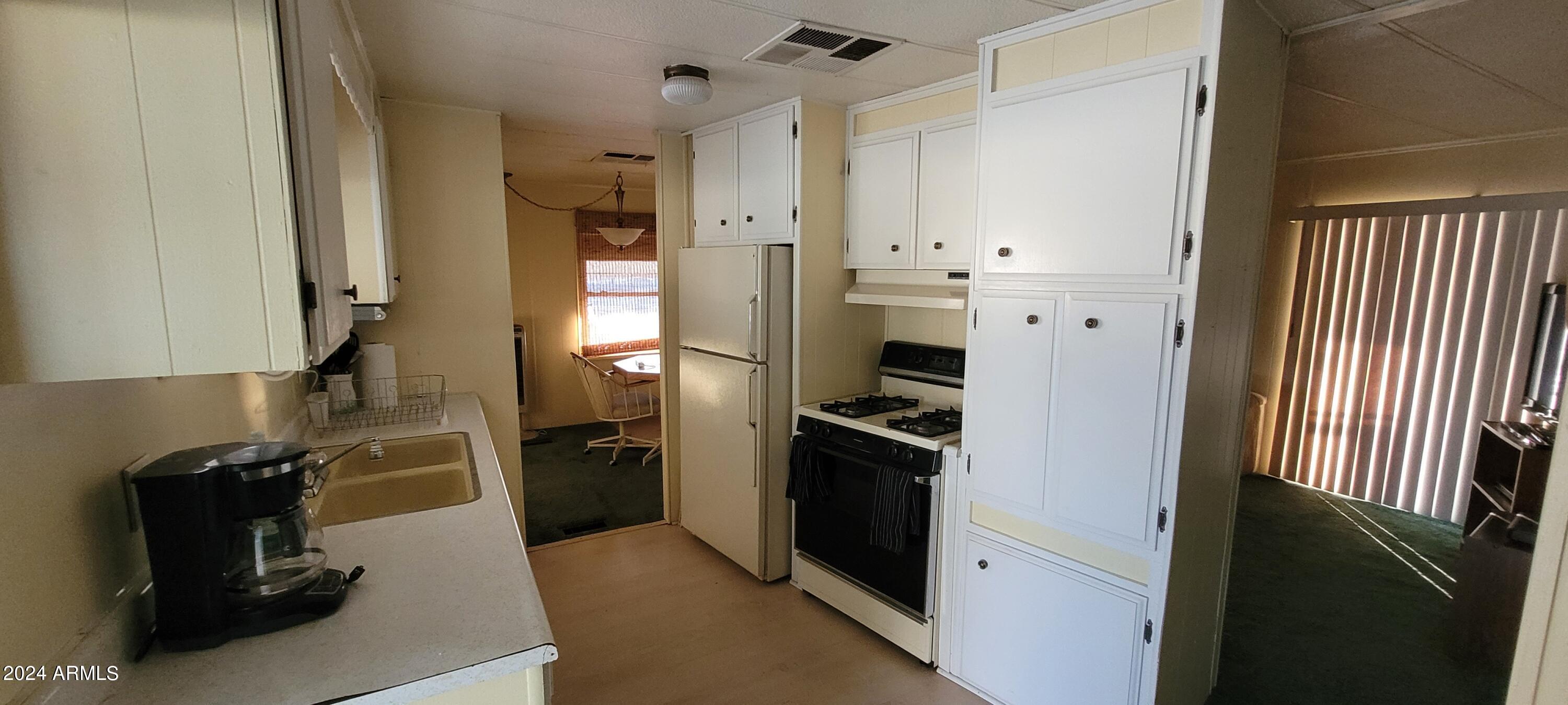 44 South Hawes Road, Unit C16 Mesa, AZ 85208 - Photo 4 of 16 Kitchen