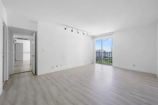 $3,000 | 19355 Turnberry Way, Unit 15G, Aventura, FL 33180
