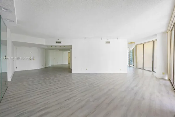 $3,000 | 19355 Turnberry Way, Unit 15G, Aventura, FL 33180