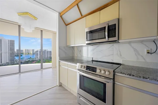 $3,000 | 19355 Turnberry Way, Unit 15G, Aventura, FL 33180