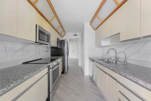 $3,000 | 19355 Turnberry Way, Unit 15G, Aventura, FL 33180