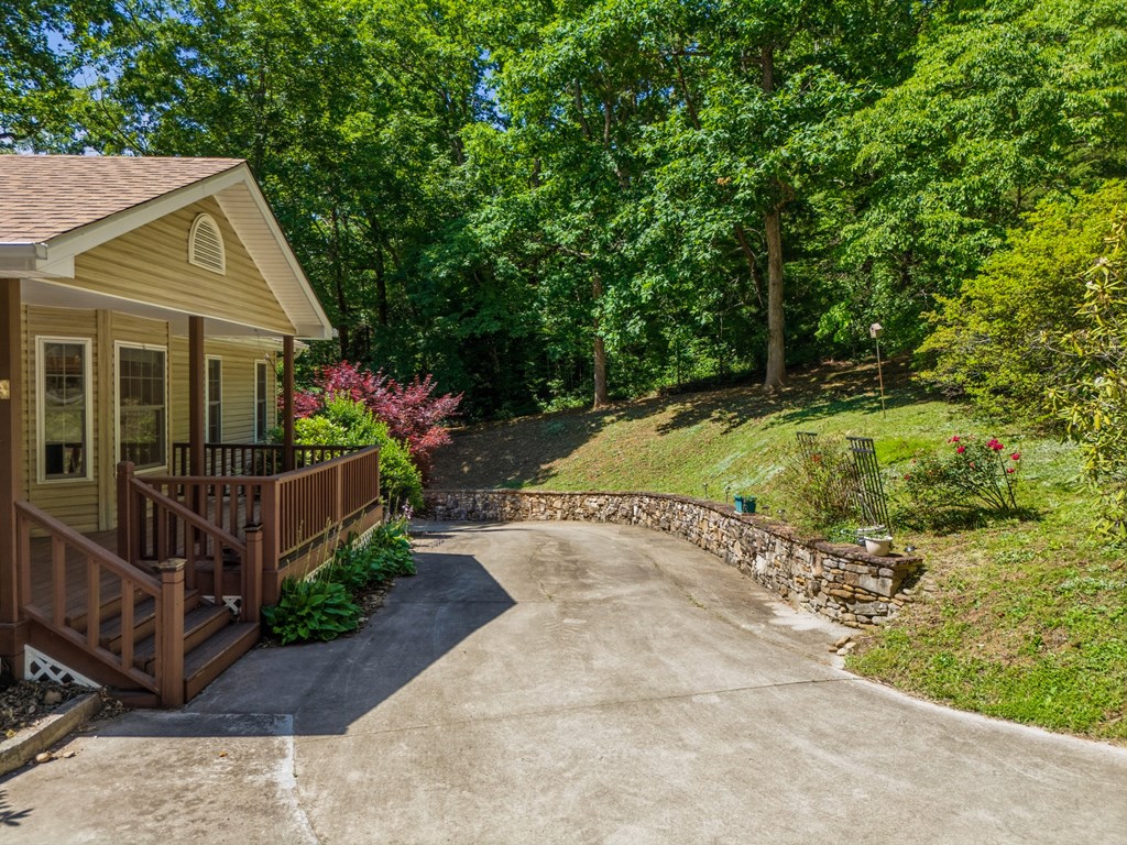 651 McRidge Road Hiawassee, GA 30546 - Photo 9 of 57