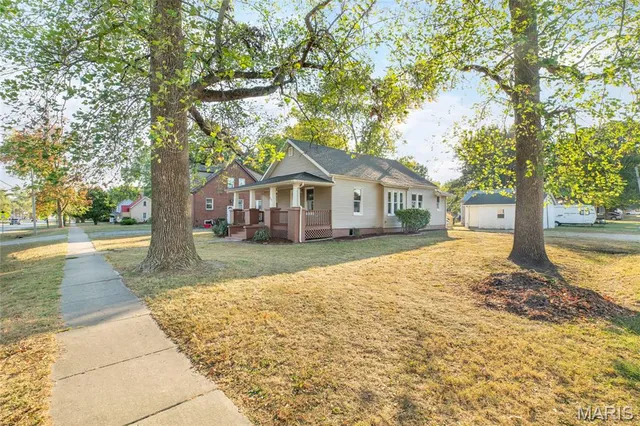 $99,900 | 402 South Washington Street, Bunker Hill, IL 62014