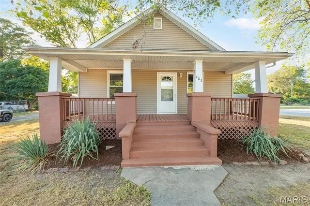 $99,900 | 402 South Washington Street, Bunker Hill, IL 62014