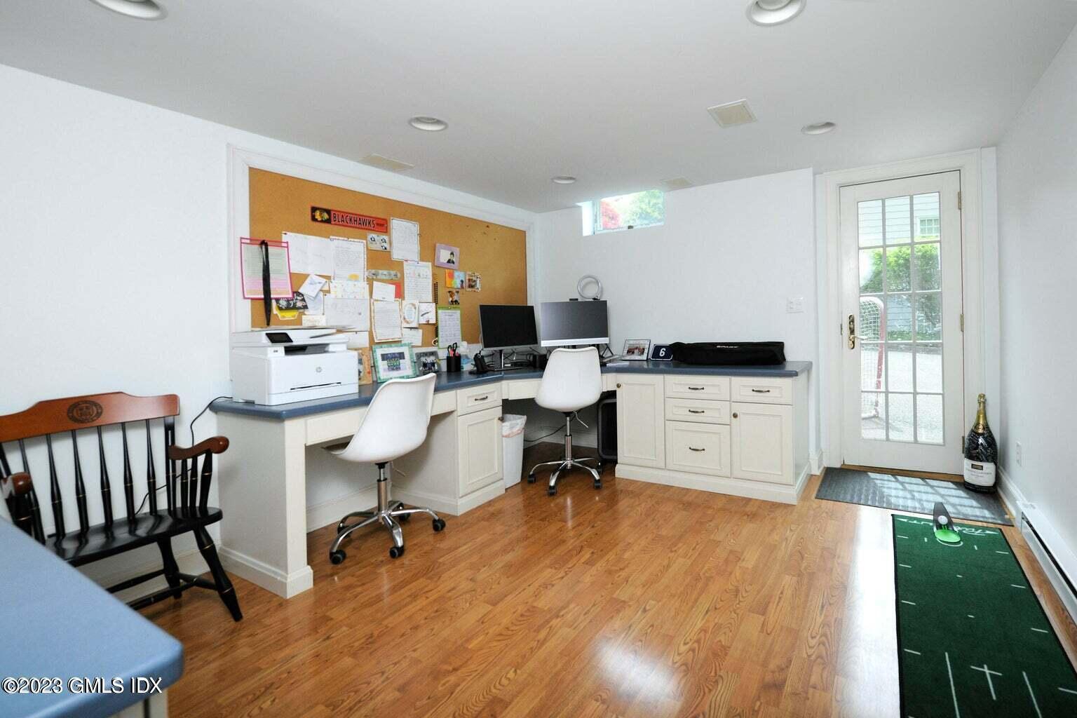 16 Crescent Road Riverside, CT 06878 - Photo 13 of 33 a workspace with furniture and window