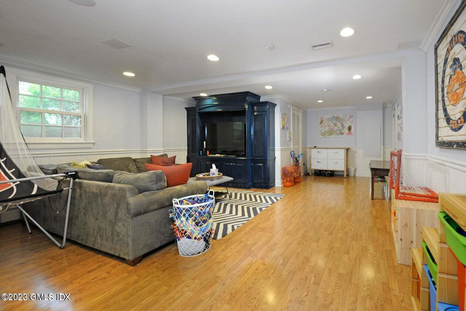 16 Crescent Road Riverside, CT 06878 - Photo 18 of 33 a living room with furniture and a flat screen tv