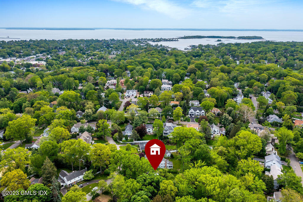 16 Crescent Road Riverside, CT 06878 - Photo 28 of 33 a view of a bunch of trees and flowers