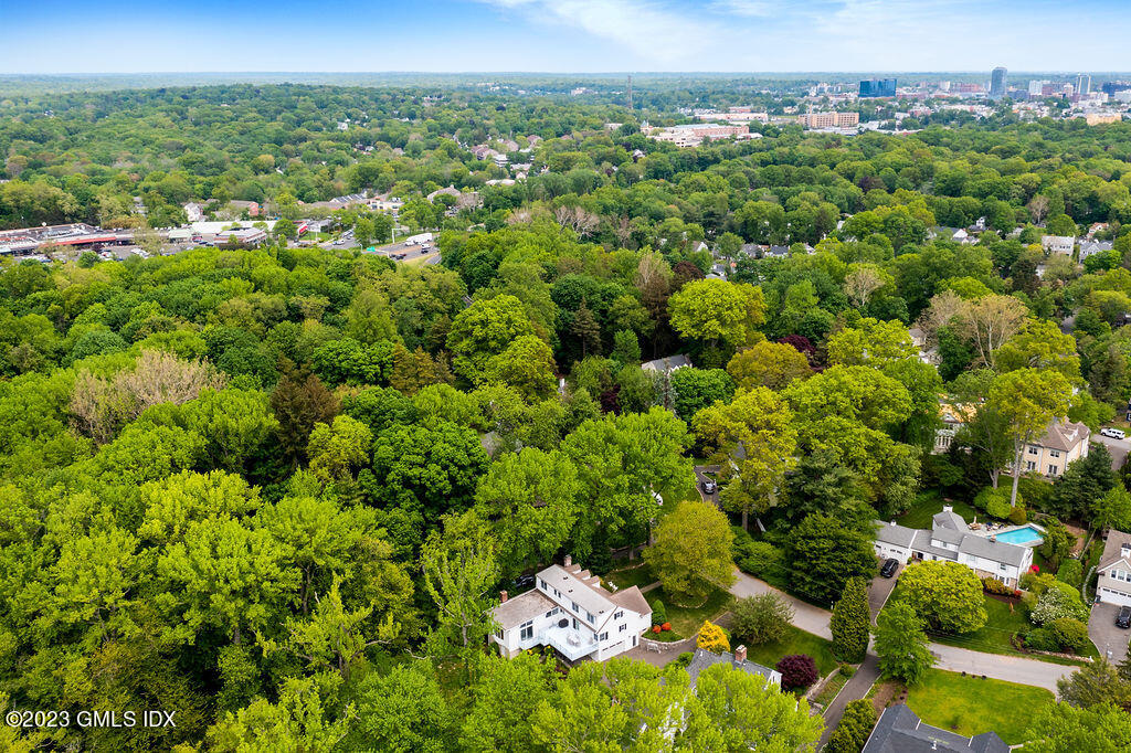 16 Crescent Road Riverside, CT 06878 - Photo 29 of 33 a picture of city view