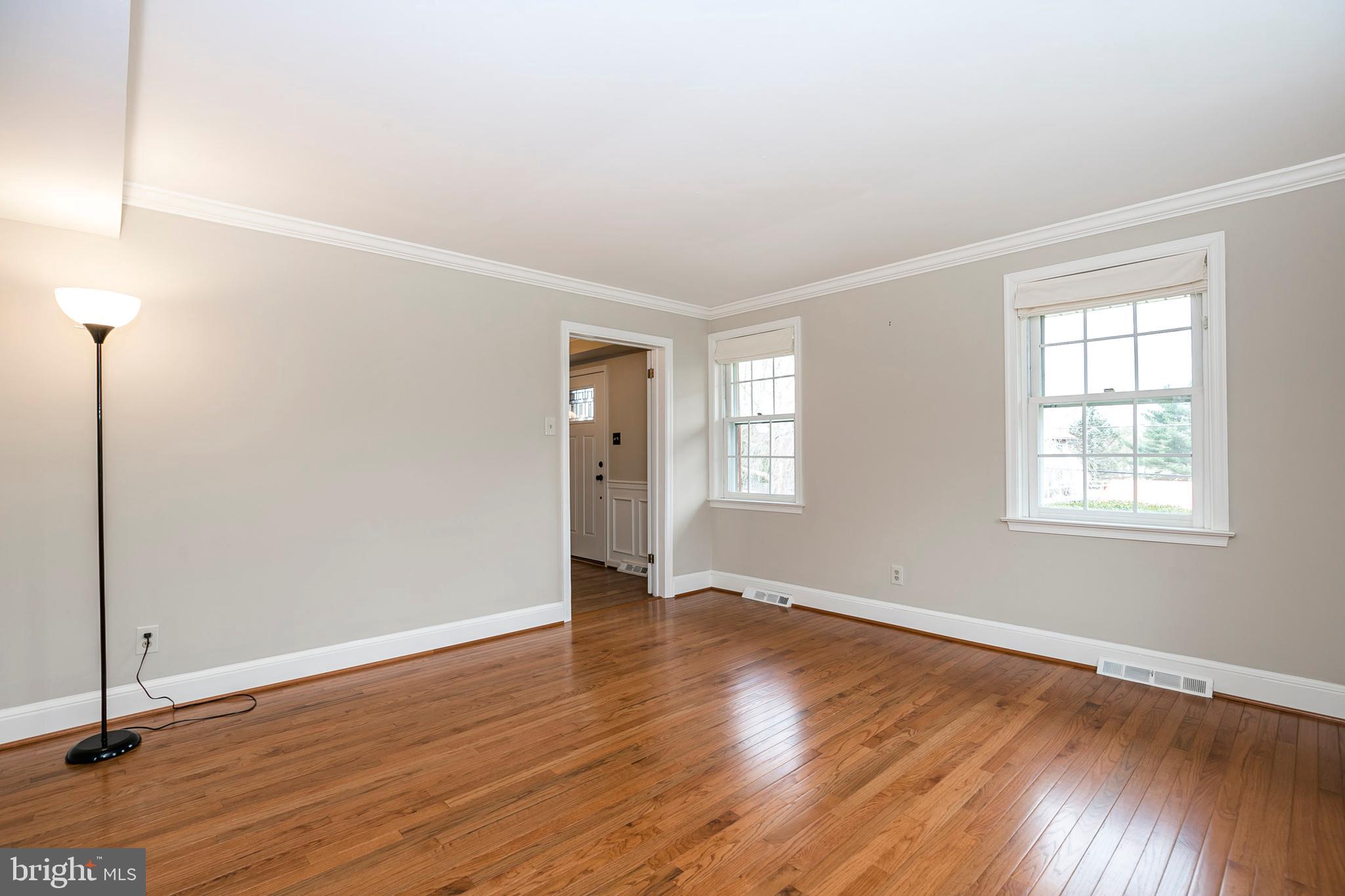 737 Brooke Road Exton, PA 19341 - Photo 8 of 47 Living Room