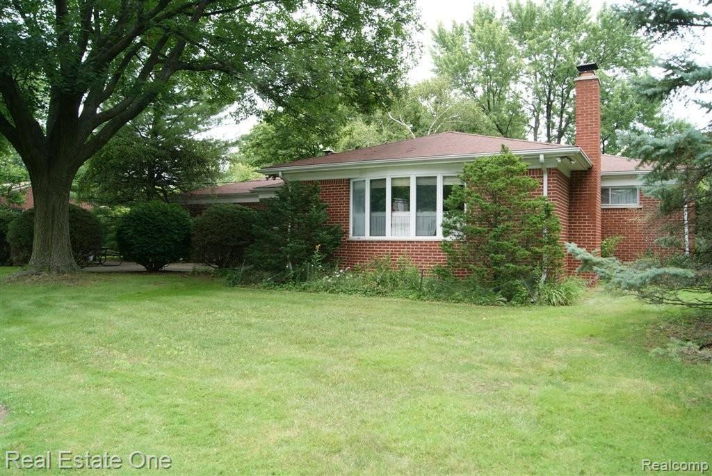 28409 Westerleigh Road Farmington, MI 48334 - Photo 13 of 16 Another Angle