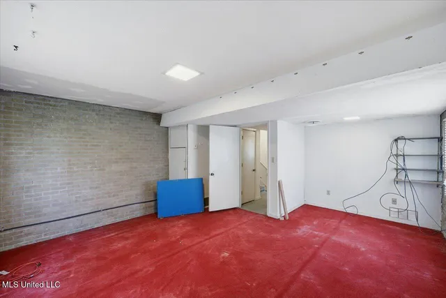 $165,000 | 927 Royal Oak Drive, Jackson, MS 39209