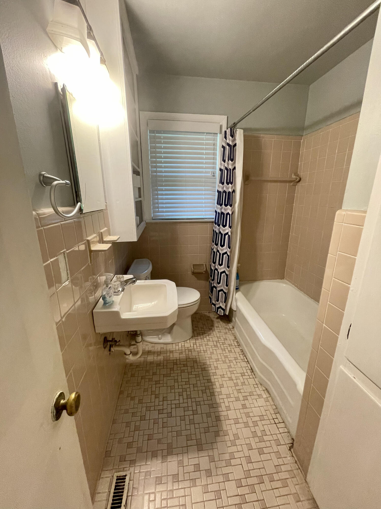 708 County Rd S-18-61 St. George, SC 29477 - Photo 10 of 14 Bathroom