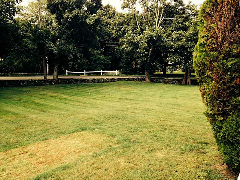658 Middle Road Portsmouth, RI 02871 - Photo 7 of 20 Yard/Garden.