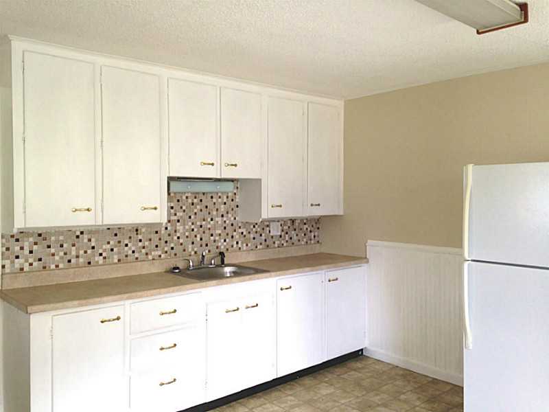 658 Middle Road Portsmouth, RI 02871 - Photo 8 of 20 Kitchen.
