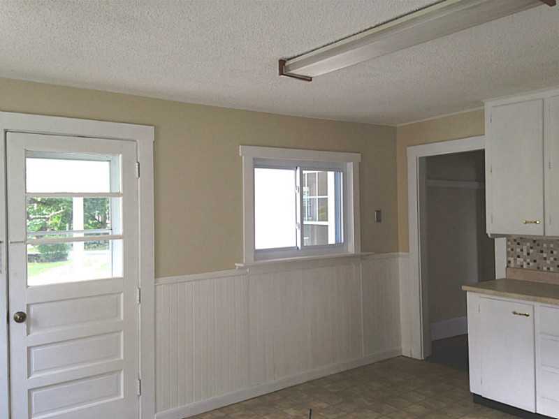 658 Middle Road Portsmouth, RI 02871 - Photo 9 of 20 Kitchen.