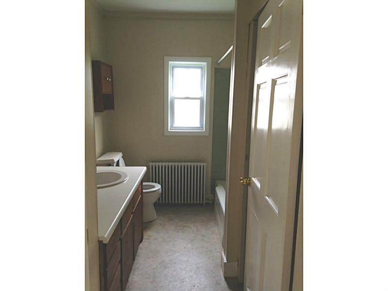 658 Middle Road Portsmouth, RI 02871 - Photo 10 of 20 Bathroom.