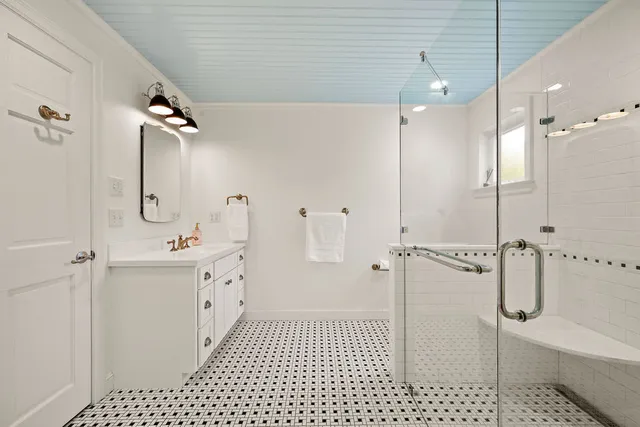 $4,000 | 15 Arapahoe Road, West Hartford, CT 06107