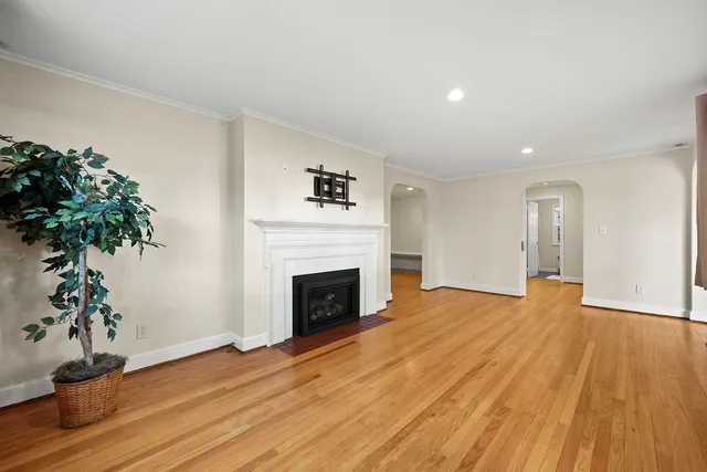 $4,000 | 15 Arapahoe Road, West Hartford, CT 06107